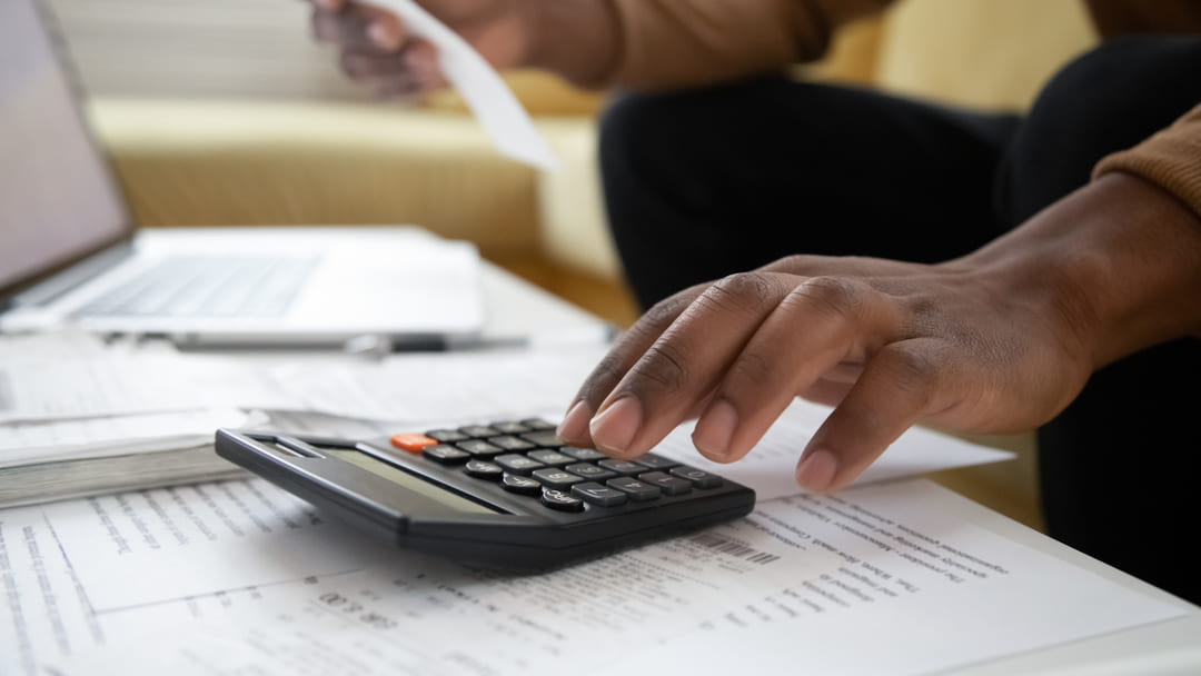 creditdom-dom-martinique-guadeloupe-guyane-antilles-credit-rachat-economie-economique-dette-endettement_1702087132